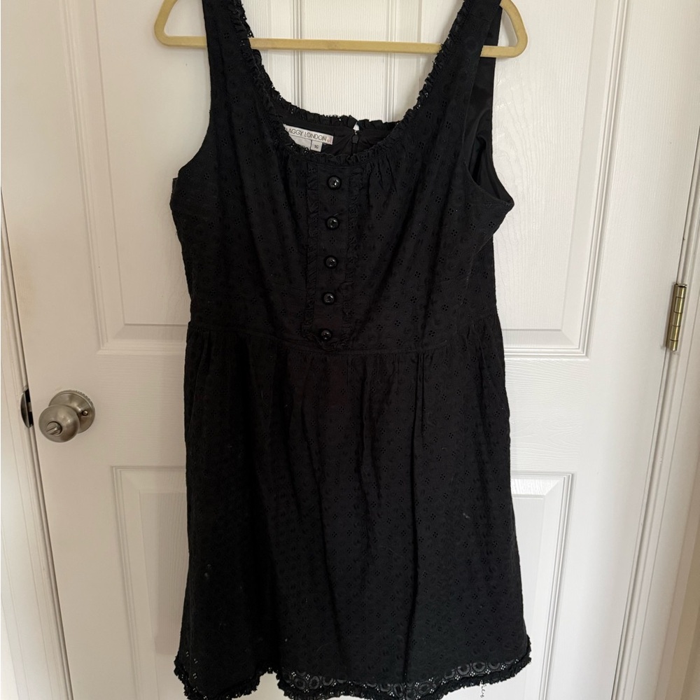 Maggy London Black Eyelet Button Front Scoop-neck dress.  Fit and Flare. Size 16